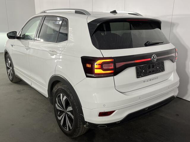 Volkswagen T-Cross 1.0 TSI R-Line / AUTOMAAT/ PARK.SENSOREN V+A/ CAMERA/ APP-CONNECT/ STOEL VERWARMING/ ACC/ DIGITAL DASH/ NAVI/ DAB/ LED/ CLIMA/ ISOFIX/ 17'' LMV