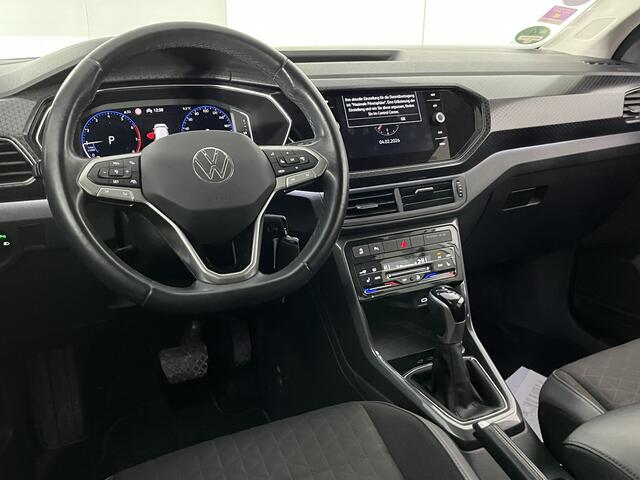 Volkswagen T-Cross 1.0 TSI R-Line / AUTOMAAT/ PARK.SENSOREN V+A/ CAMERA/ APP-CONNECT/ STOEL VERWARMING/ ACC/ DIGITAL DASH/ NAVI/ DAB/ LED/ CLIMA/ ISOFIX/ 17'' LMV