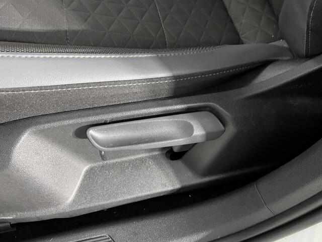 Volkswagen T-Cross 1.0 TSI R-Line / AUTOMAAT/ PARK.SENSOREN V+A/ CAMERA/ APP-CONNECT/ STOEL VERWARMING/ ACC/ DIGITAL DASH/ NAVI/ DAB/ LED/ CLIMA/ ISOFIX/ 17'' LMV