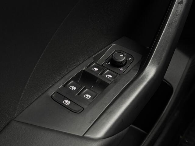 Volkswagen T-Cross 1.0 TSI 115 pk DSG Business - Stoelverwarming - camera - adaptive cruise