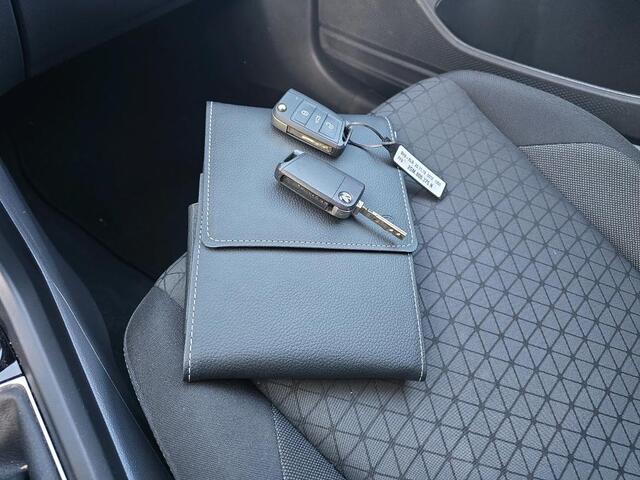 Volkswagen T-Cross 1.0 TSI Life / NAVI/ AIRCO/ CRUISE/ MULTIMEDIA/ PARK. SENSOREN VOOR & ACHTER/ 17"LMV/ PRIVACY GLASS