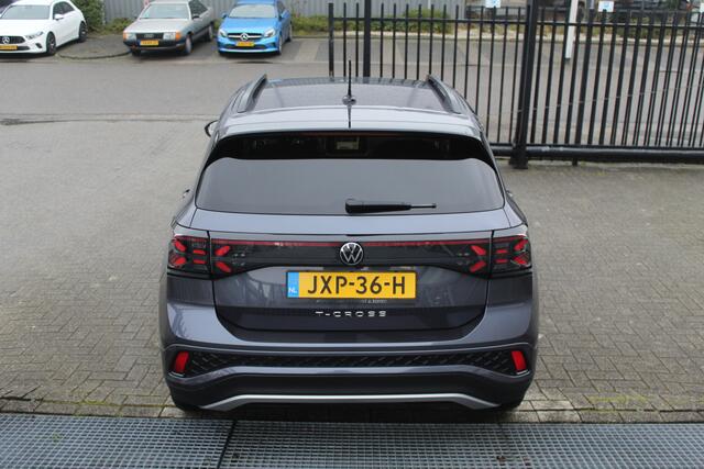 Volkswagen T-Cross 1.5 TSI R-Line Automaat/Navigatie/Virtual cockpit/Adaptive cruise control/Achteruitrijcamera/Parkeersensoren rondom/Apple carplay/Stoelverwarming/Climate control/IQ light/DAB/Draadloze telefoonlader.