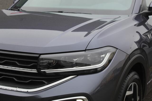 Volkswagen T-Cross 1.5 TSI R-Line Automaat/Navigatie/Virtual cockpit/Adaptive cruise control/Achteruitrijcamera/Parkeersensoren rondom/Apple carplay/Stoelverwarming/Climate control/IQ light/DAB/Draadloze telefoonlader.