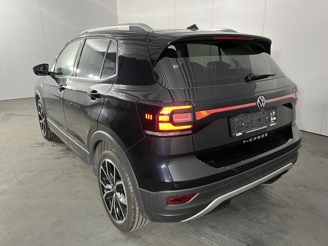 Volkswagen T-Cross 1.0 TSI Style / AUTOMAAT/ TREKHAAK/ FULL-LED/ DIGITAL DASH/ CRUISE/ APP-CONNECT/ NAVI/ PARK. SENSOREN/ CLIMA/ STOELVERWARMING