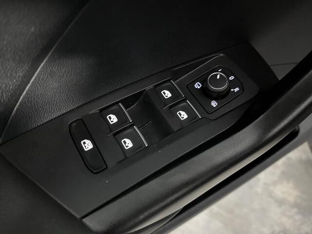 Volkswagen T-Cross 1.0 TSI Style / AUTOMAAT/ TREKHAAK/ FULL-LED/ DIGITAL DASH/ CRUISE/ APP-CONNECT/ NAVI/ PARK. SENSOREN/ CLIMA/ STOELVERWARMING