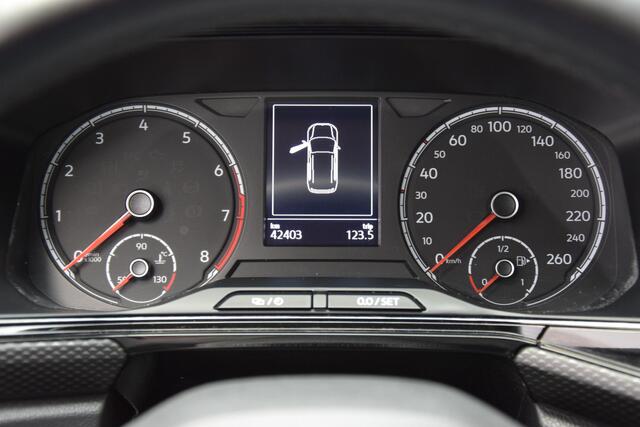 Volkswagen T-Cross 1.0 TSI 96PK Life Business | BOVAG Garantie | Trekhaak | Org. NL | Automatische Airco | Adaptive Cruise Control | Parkeersensoren V&A | Navigatie |