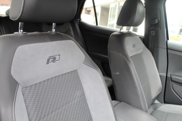 Volkswagen T-Cross 1.5 TSI Business R//Virt. dashboard//Stoelverwarming//150pk!