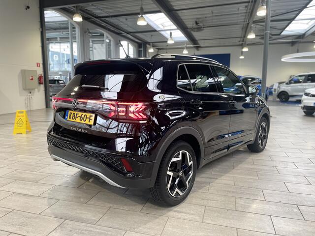 Volkswagen T-Cross 1.5 TSI 150 pk R-Line Edition | Trekhaak | Camera | IQ-LED | Adapt. cruise | Stoelverw. | 4 seiz. banden |