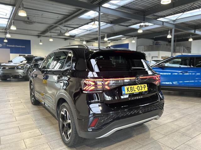 Volkswagen T-Cross 1.5 TSI 150 pk R-Line Edition | Trekhaak | Camera | IQ-LED | Adapt. cruise | Stoelverw. | 4 seiz. banden |