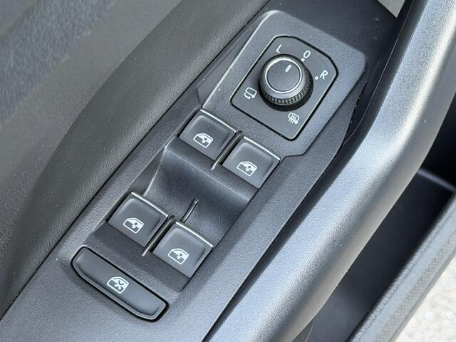 Volkswagen T-Cross 1.5 TSI 150pk DSG R-Line | Camera | Trekhaak | Navi | IQ light | Rijklaar incl. garantie