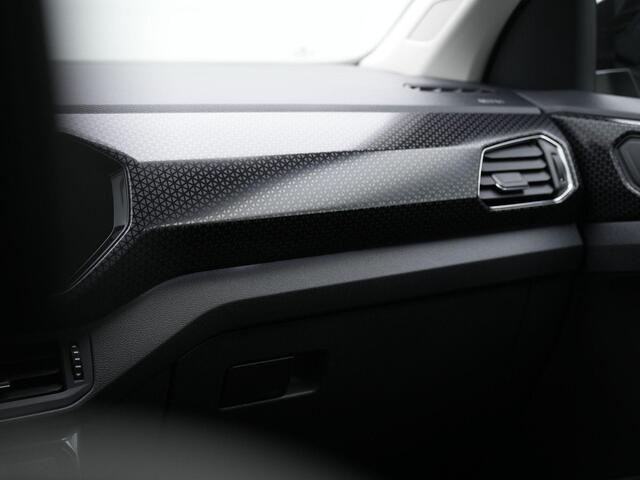 Volkswagen T-Cross 1.0 TSI Style | Trekhaak | Achteruitrijcamera | Stoelverwarming | Adaptive Cruise | Navigatie