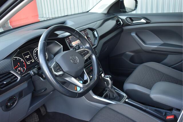Volkswagen T-Cross 1.0 TSI Style Afn. trekhaak, Camera, Adaptive cruise, Stoelverwarming