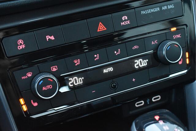 Volkswagen T-Cross 1.0 TSI Style Afn. trekhaak, Camera, Adaptive cruise, Stoelverwarming