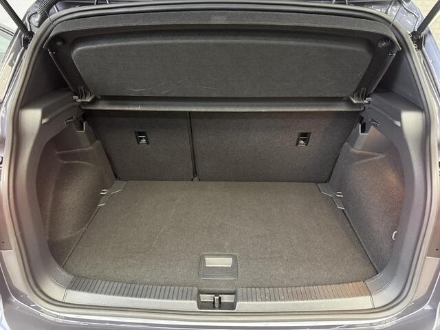 Volkswagen T-Cross 1.5 TSI R-Line Edition | Automaat | Trekhaak | Stoelverwarming | Navigatie | Achteruitrijcamera |