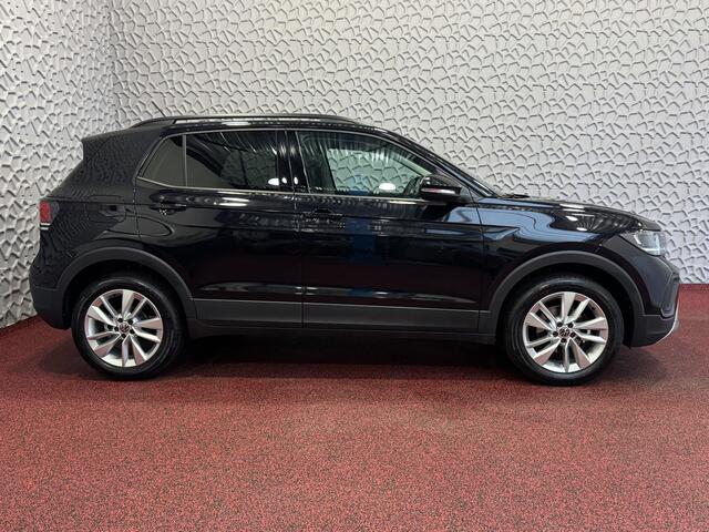Volkswagen T-Cross ? NIEUWE AUTO?TSI 17''LMV DODE HOEK TREKHAAK CAMERA VIR.COCKPIT STOELVERW. ADAP.CRUISE LMV CARPLAY 2025 ?Top Auto's Wijchen , 30 Jaar Specialist in Volkswagen : Alle Type's : R-Line Edition / Style / First Edition / Highline / Life , Zowel PHEV / HEV / M