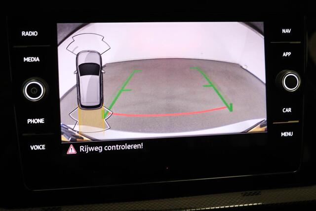 Volkswagen T-Cross 1.0 TSI Life Edition | COMFORT PACK | CLIMA | STOELVERWARMING | NAVIGATIE | CAMERA