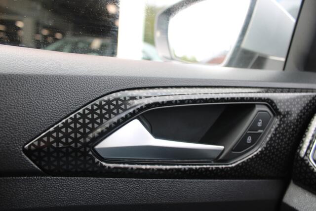 Volkswagen T-Cross 1.0 TSI Style//Ecc//Navi//Stoelverwarming//Trekhaak!!