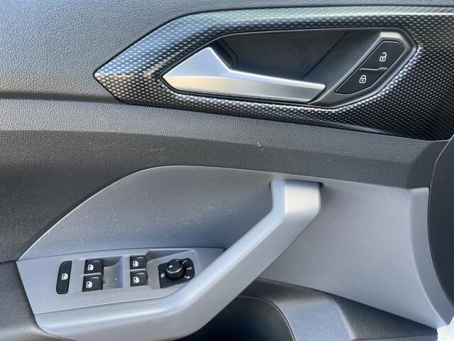 Volkswagen T-Cross 1.0 TSI Life DSG Airco Trekhaak cruise controle Digitaal display Apple carplay Navigatiesysteem Achterruitrij camera Stuurwielbediening