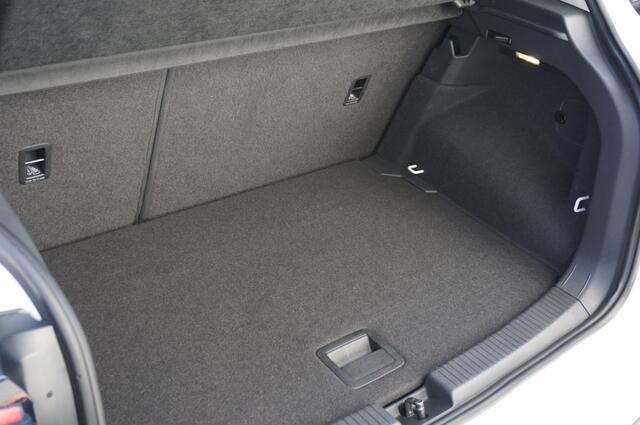 Volkswagen T-Cross 116PK Style Automaat | ADAPTIVE CRUISE | CAMERA | WINTERPACK