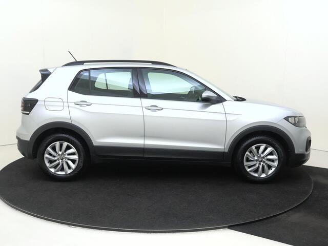 Volkswagen T-Cross 1.0 TSI Life | Stoelverwarming | CarPlay | Achteruitrijcamera | Adaptieve Cruise control | DAB radio | Parkeersensoren |