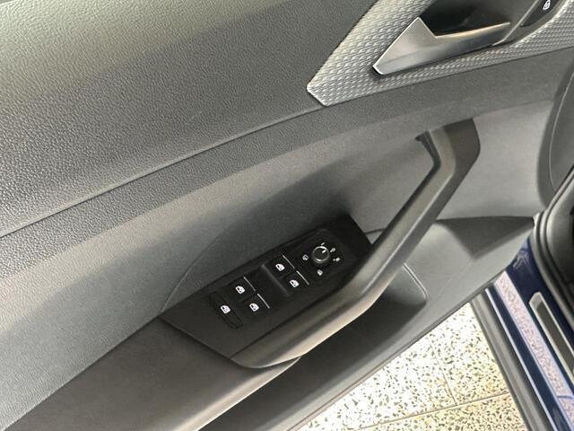 Volkswagen T-Cross 1.5 TSI R-Line 2 x R-line | Camera | Stoelverwarming | Navi | Carplay