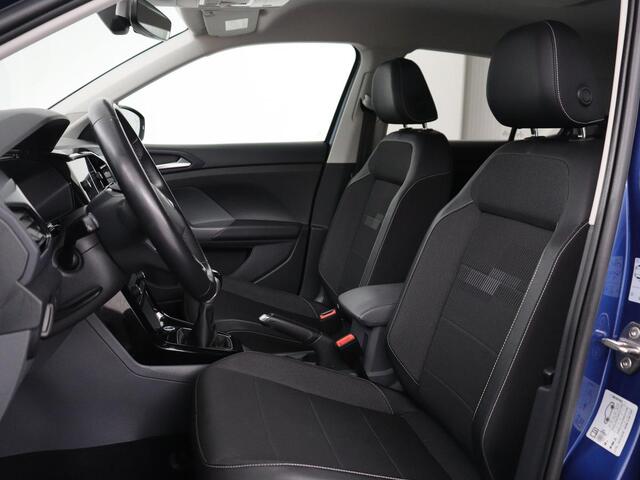 Volkswagen T-Cross 1.0 TSI Life | Trekhaak | Carplay | Virtual Cockpit | Side Assist | Navigatie | Sportstoelen | Adaptive cruise | Getint glas | Regen-/lichtsensor