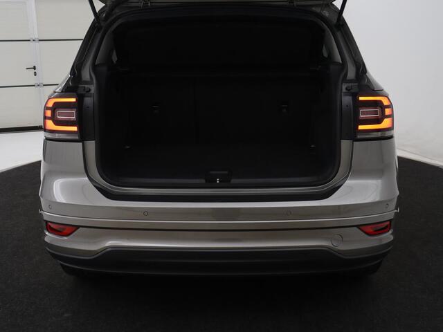 Volkswagen T-Cross 1.0 TSI R Line | Camera | Carplay | Adaptive cruise | Parkeerhulp | Sportstoelen | Getint glas | Side Assist | Airco | Bluetooth | Origineel NL