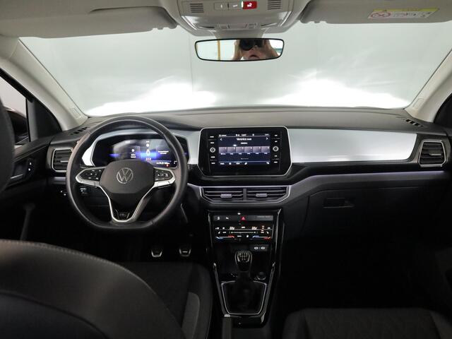 Volkswagen T-Cross 1.0 TSI Life Edition Goal 95PK | Navigatie | Parkeersensoren voor en achter | Stoelverwarming |