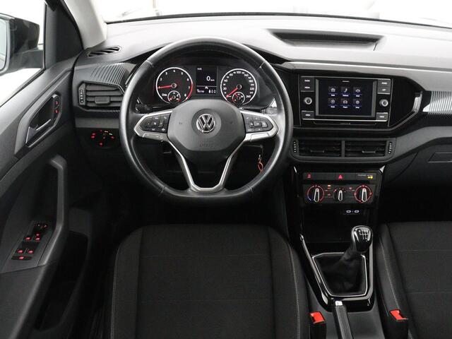 Volkswagen T-Cross 1.0 TSI Life | Adaptive cruise | Side Assist | Sportstoelen | Getint glas | 17'' | Airco | Parkeerhulp | Bluetooth | Regen-/lichtsensor