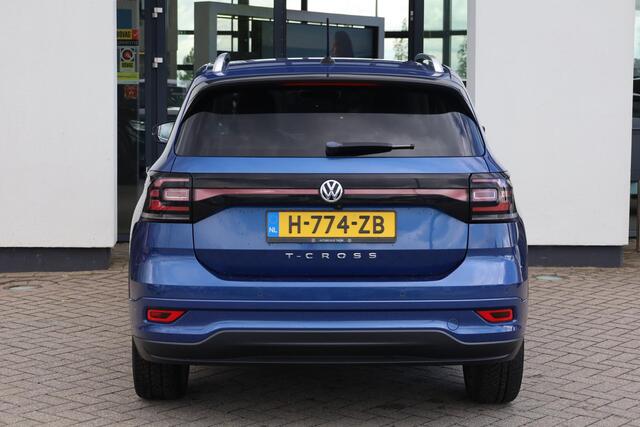 Volkswagen T-Cross 1.0 TSI Style R-Line achteruitrijcamera digitalcockpit 18" LMV spiegel pakket lendesteun LED verlichting pdc voor en achter navigatie stoelverwarming ACC multifunctioneel stuurwiel side assist dodehoek sensor