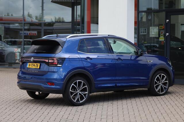 Volkswagen T-Cross 1.0 TSI Style R-Line achteruitrijcamera digitalcockpit 18" LMV spiegel pakket lendesteun LED verlichting pdc voor en achter navigatie stoelverwarming ACC multifunctioneel stuurwiel side assist dodehoek sensor
