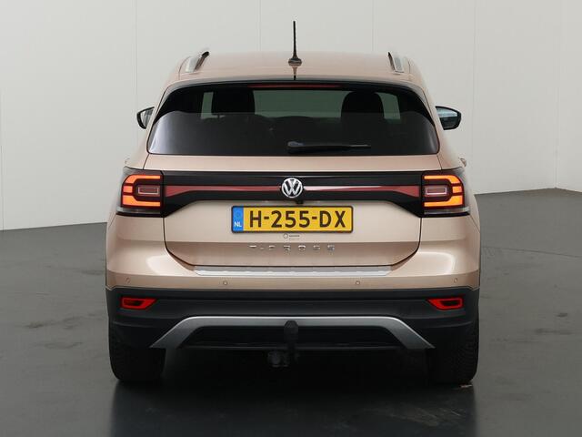 Volkswagen T-Cross 1.0 TSI Style | Trekhaak | Navigatie | Dodehoekdetectie | Parkeercamera