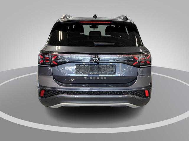 Volkswagen T-Cross 1.5 TSI 150pk DSG R-Line · Trekhaak · Navigatie · Apple/Android Car Play · Camera · Stoelverwarming