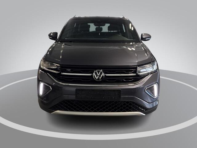 Volkswagen T-Cross 1.5 TSI 150pk DSG R-Line · Trekhaak · Navigatie · Apple/Android Car Play · Camera · Stoelverwarming
