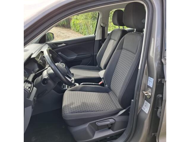 Volkswagen T-Cross 1.0 TSI Life Navigatie - Sportvelgen - Verwarmde stoelen