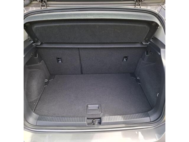 Volkswagen T-Cross 1.0 TSI Life Navigatie - Sportvelgen - Verwarmde stoelen