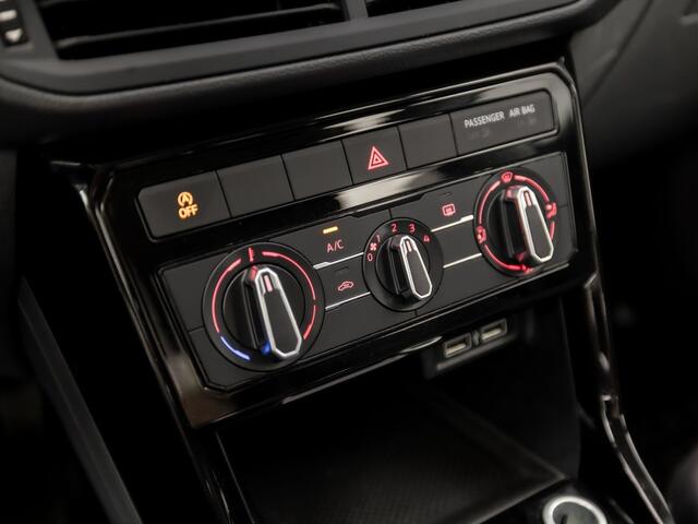 Volkswagen T-Cross 1.0 TSI Life Sport (APPLE CARPLAY, CAMERA, GETINT GLAS, SPORTSTOELEN, CRUISE, NIEUWSTAAT)