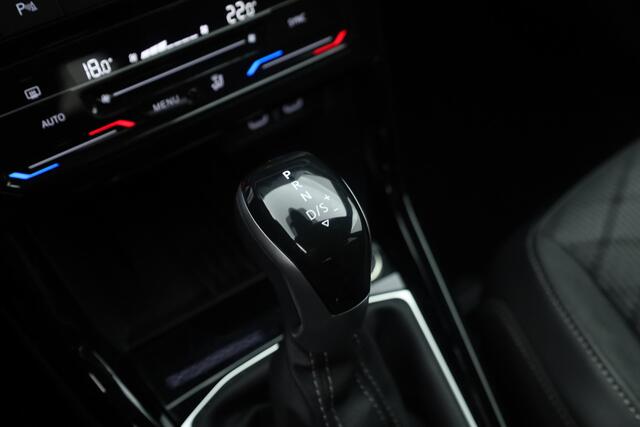 Volkswagen T-Cross 1.0 TSI R-Line DSG | IQ. Light | Apple CarPlay | Camera + PDC | Adapt. Cruise | 18'' | Digi. Cockpit |