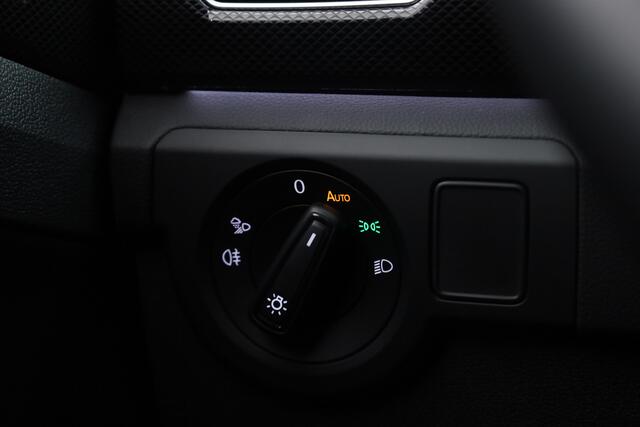 Volkswagen T-Cross 1.0 TSI R-Line DSG | IQ. Light | Apple CarPlay | Camera + PDC | Adapt. Cruise | 18'' | Digi. Cockpit |