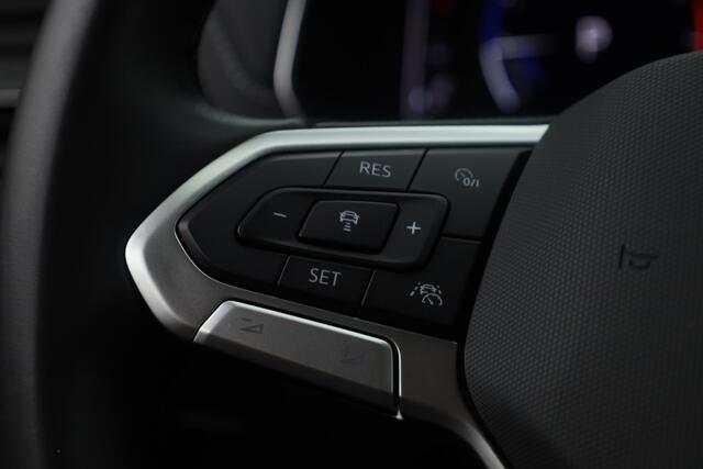 Volkswagen T-Cross 1.0 TSI R-Line DSG | IQ. Light | Apple CarPlay | Camera + PDC | Adapt. Cruise | 18'' | Digi. Cockpit |
