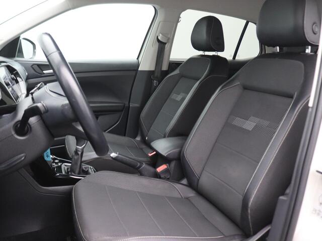 Volkswagen T-Cross 1.0 TSI Style 110PK Achteruitrijcamera, 18" LM Velgen, Black Design Pack, Virtual Cockpit, Clima, Stoelverwarming