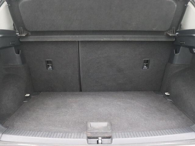 Volkswagen T-Cross 1.0 TSI Style 110PK Achteruitrijcamera, 18" LM Velgen, Black Design Pack, Virtual Cockpit, Clima, Stoelverwarming