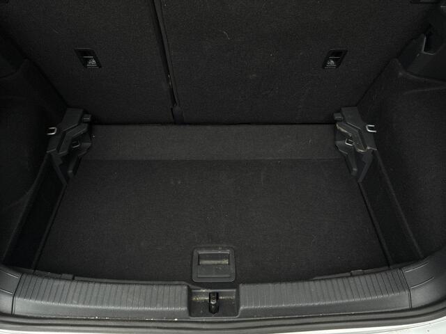 Volkswagen T-Cross 1.5 TSI 150pk DSG R-Line Edition Camera · Afneembare trekhaak · Stoelverwarming · Matrix LED · Apple/Android Car Play · 17"Velgen ·