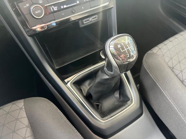 Volkswagen T-Cross 1.0 TSI Life / Trekhaak / Climate control / Adaptive / Carplay