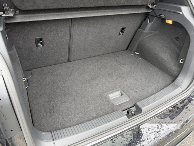Volkswagen T-Cross 1.0 TSI R-Line | Automaat | Stoelverwarming | Adaptive Cruise Control | Achteruitrijcamera, Parkeersensoren voor en Achter