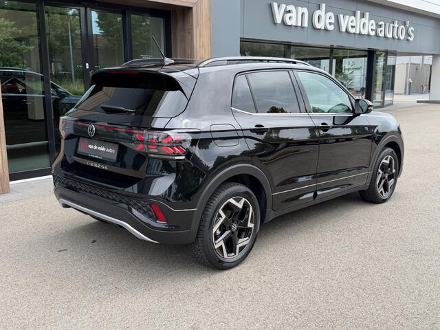 Volkswagen T-Cross 1.5 TSI 150pk DSG R-Line | Camera | Trekhaak | Navi | IQ light | Rijklaar incl. garantie