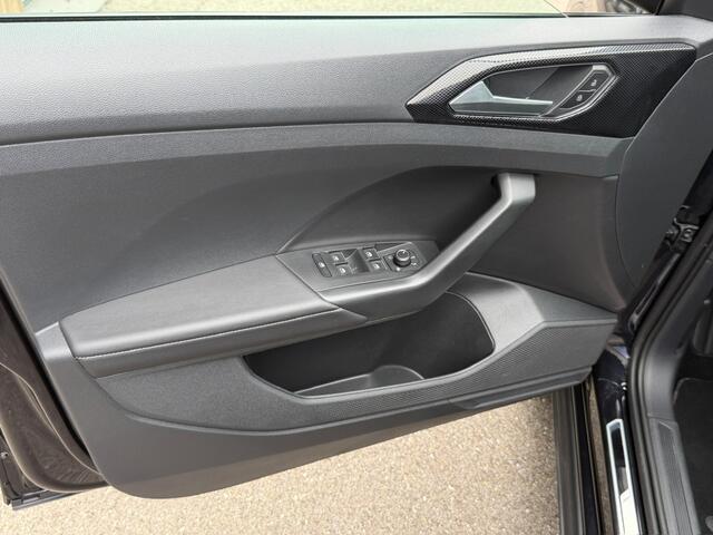Volkswagen T-Cross 1.5 TSI 150pk DSG R-Line | Camera | Trekhaak | Navi | IQ light | Rijklaar incl. garantie
