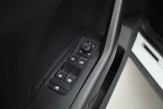 Volkswagen T-Cross 1.0 TSI R-Line DSG | IQ. Light | Apple CarPlay | Camera + PDC | Adapt. Cruise | 18'' | Digi. Cockpit |