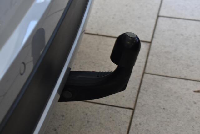 Volkswagen T-Cross 1.5 TSI R-Line Automaat | 150PK | Trekhaak | BSM | Navigatie | Camera | 12 mnd BOVAG garantie | Whatsapp 06-53188999