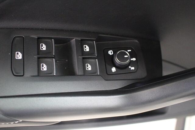 Volkswagen T-Cross 1.0 TSI 115pk Life Goal DSG Automaat | Navigatie via Apple Carplay | PDC | Climate Control